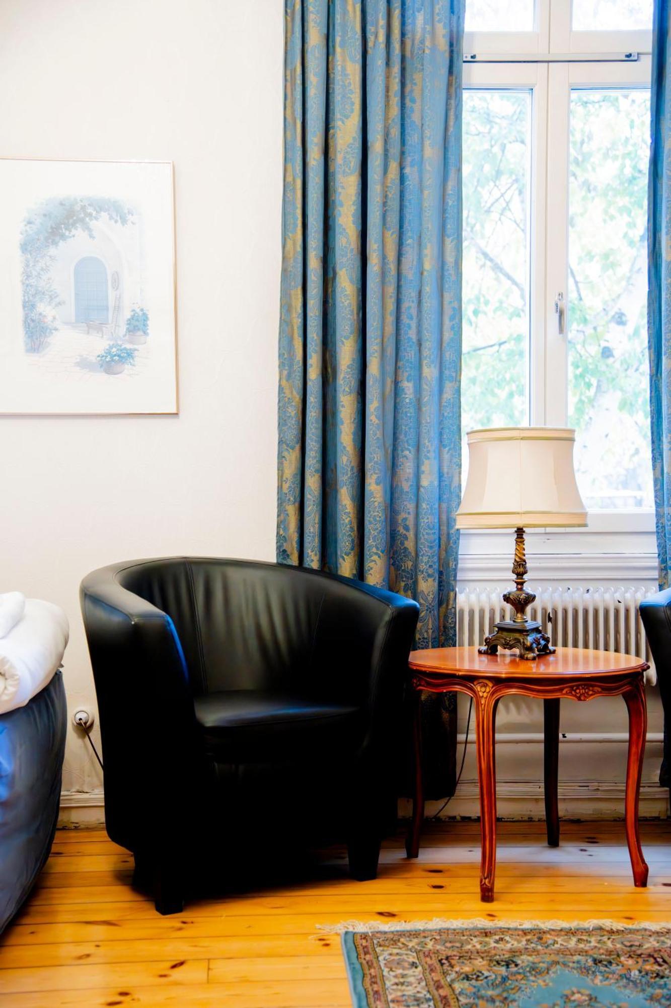 Park Hotel Linkoeping Fawlty Towers Oda fotoğraf